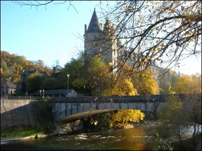 Ville de la province du Luxembourg. De quelle ville s'agit-il?