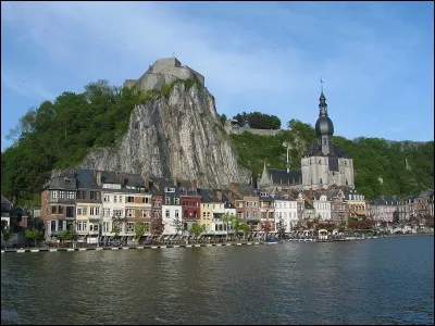 Ville de la province de Namur. De quelle ville s'agit-il?