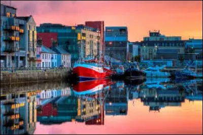 R : Quelle ville n'est pas au Royaume-Uni ?