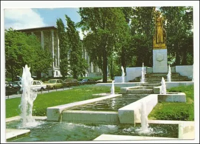 En rentrant à Paris, j'ai visité le Musée National des Arts africains et océaniens qui se trouve...