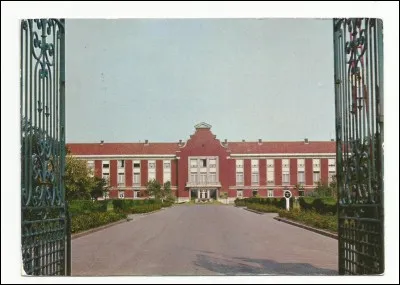 Puis je suis tombé malade, et j'ai dû passer un "week-end" dans un hôpital du Nord, à...