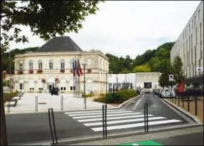Nous partons maintenant en Nouvelle-Aquitaine, à Cenon. Ville de la métropole Bordelaise, dans l'Entre-deux-Mers et sur la rive droite de la Garonne, elle se situe dans le département ...