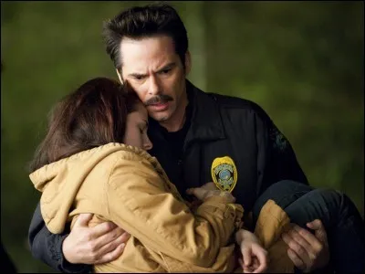 Que donne Charlie à sa fille à 2 reprises ?