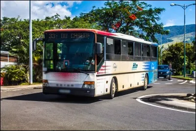 Cet engin permet le transport de passagers sur des longs trajets, en position assise et avec le port obligatoire de la ceinture de sécurité. C'est...