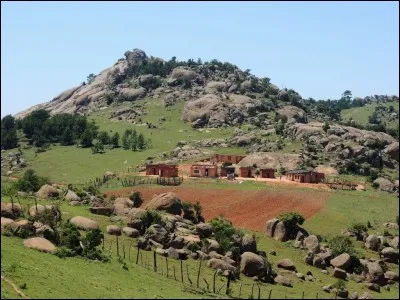 Quel est le pays qui a le moins d'habitants au km² ?