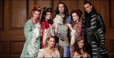 E - Qui a incarné le roi Louis XIV dans la comédie musicale ''Le Roi Soleil'' ?