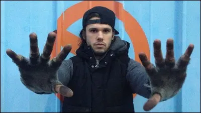 Orelsan avait une peur bleue des pères noël quand il était petit.