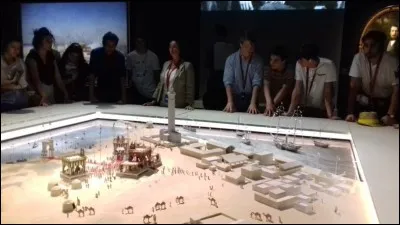 Qui est l'invité d'honneur de l'inauguration du canal de Suez ?