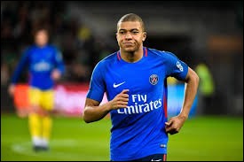 Comment s'appelle le plus jeune joueur de l'équipe de France ?
