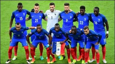 Contre qui l'équipe de France dispute-t-elle son premier match ?