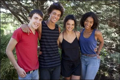 Lequel de ces personnages a obtenu le bac avec mention assez bien en 2017 ?