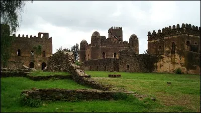 Nous achevons notre voyage dans le château de Gondar. Cette grande ville est située dans l'...