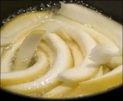 Quand ce n'est ni bon ni mauvais et que l'on hésite entre les deux, quel mot appartenant au domaine de la botanique s'ajoute à zest ?