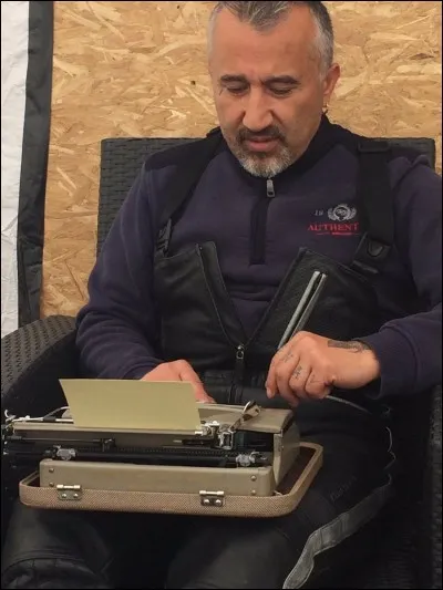 Musique : l'aboès est un instrument à cordes.