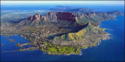 Ville côtière célèbre pour son port, pour son emplacement naturel et pour ses endroits tels Table Mountain et Cape Point. C'est la plus vieille zone urbaine d'Afrique du Sud.