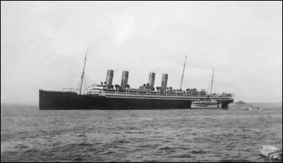 Durant la Première Guerre mondiale et pour éviter au mieux d'être attaqué par le camp adverse, le capitaine du Kronprinzessin Cecilie établit une ruse, laquelle ?