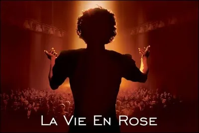 'La Môme' ou 'La Vie en rose' (dans de nombreux pays), est un film qui retrace la vie d'Édith Piaf. Quelle actrice l'incarne dans ce film ?