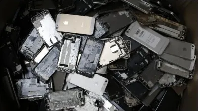 Quel est le nom donné à la stratégie visant à programmer une durée de vie limitée à un produit non consommable ?