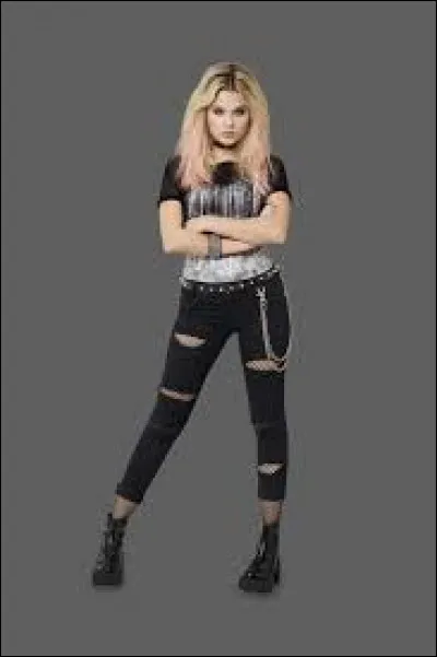 Préfères-tu le look d'Ambre dans la saison 2 ou la saison 3 ?