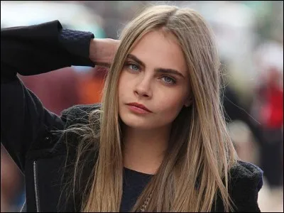 La célèbre mannequin Cara Delevingne est bisexuelle.