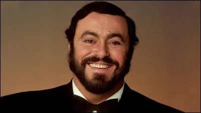 "Caruso" a été chanté par Luciano Pavarotti.