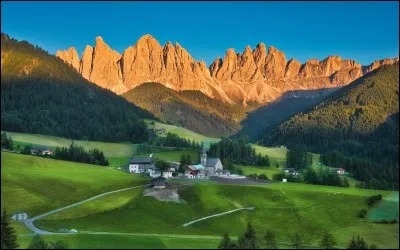 D : Les Dolomites traversent l'Italie.