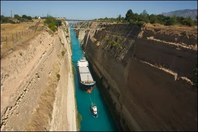 I : L'isthme de Corinthe est situ&eacute; en Syrie.