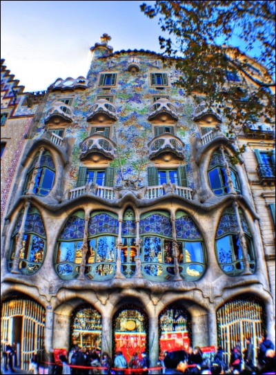 La Casa Batlló est un monument d'Antoni Gaudí.