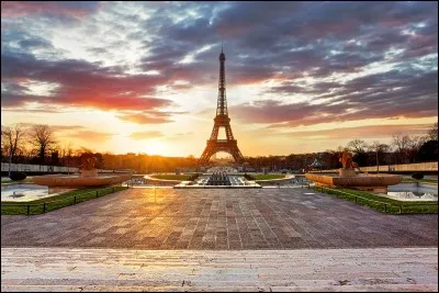 Le neuvième arrondissement est au nord du deuxième.