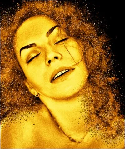 Zeus épris de cette princesse inaccessible se transforma en pluie d'or pour la séduire, de leur union naquit Persée. Qui est-elle ?