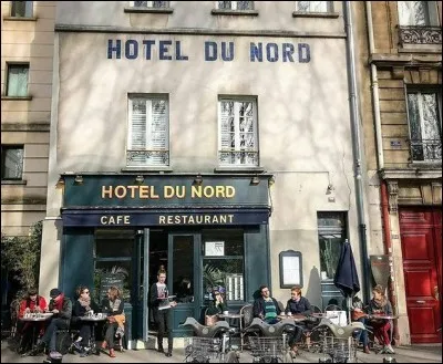 Dans le film 'Hôtel du Nord', quelle réplique célèbre prononce Arletty avec sa gouaille parigote ?