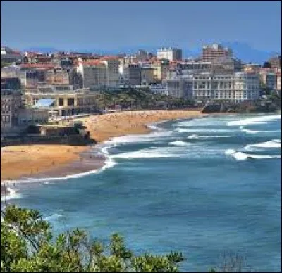 La ville de Biarritz se situe dans le département des Landes.