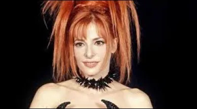 Mylène Farmer a chanté "Libertine" en 1986.