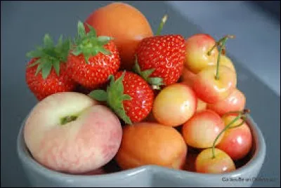 Avec ce filet carré attaché au bout d'une perche on pêche des ables.