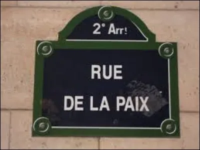 'Case rue de la Paix'. Quelle chanteuse est l'auteur-compositeur-interprète du titre 'Rue de la Paix' ?
