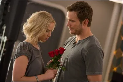 Ce petit bouquet est un bien piètre cadeau que fait Chris Pratt à Jennifer Lawrence, vu le sort qu'il lui a imposé... Quel est ce film ?