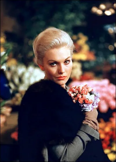 Ce très joli bouquet est choisi de façon délibérée par le personnage joué par l'actrice Kim Novak dans ce film. Pour quelle raison ?