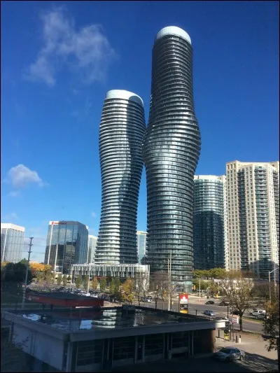 O : L'Ontario est une des 13 provinces du Canada.