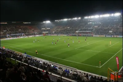 Dans quelle ville se situe le stade de la Meinau ?
