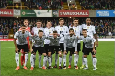 L'Allemagne a perdu son premier match de la compétition face au Mexique, ce qui est assez rare pour une équipe de ce calibre. Quelle était la dernière sélection à battre cette équipe allemande lors d'une Coupe du monde ?