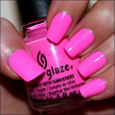 Il porte du __ rose, c'est ridicule !