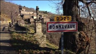 Nous commençons notre balade à Bonnevaux. Village de montagne, dans les Cévennes Gardoises, il se situe en région ...
