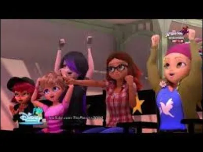 Quelles amies de Marinette sont présentes lors du tournage ?