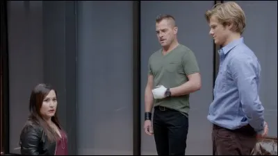 Quel est le prénom de la directrice de Mac et ses amis ?