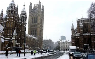 La ville de « Londres » porte le surnom de « Auld Reekie » (La vieille fumeuse) !