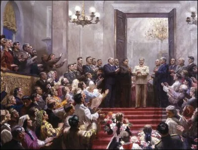 Qui était surnommé 'Le Petit Père des peuples' ?