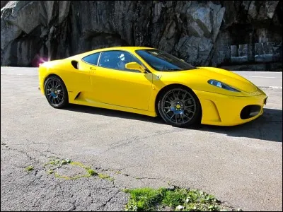 Quelle est la marque de cette voiture ?