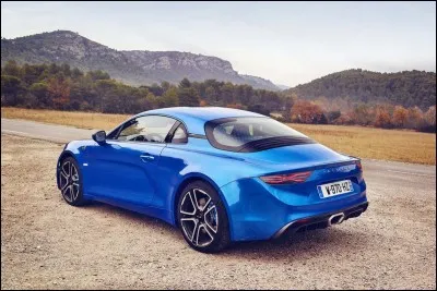 Comment s'appelle la première voiture Alpine ?
