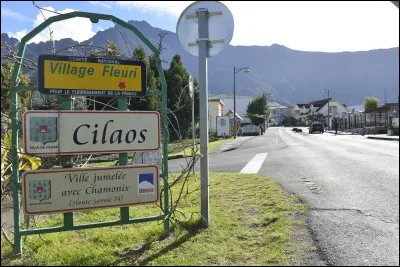 Dans quelle ville se situe le port principal de La Réunion ?