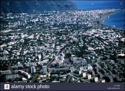 Quelle ville est le chef-lieu de La Réunion ?